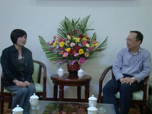 北京軍旅作家王秋燕一行來(lái)寧采風(fēng)