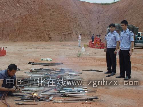 寧化縣公安局銷毀一批槍支、管制刀具等違禁品