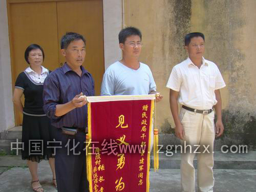 好樣的！民政局童建軍勇救落水少年