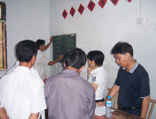 安樂鄉(xiāng)組織人員現(xiàn)場觀摩“兩推一選”