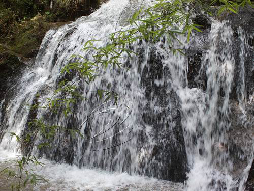 安樂隘子下瀑布群  令人神往的山澗風光