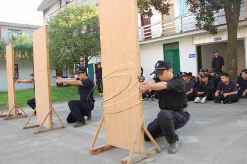 寧化公安民警開展警務技能和體能訓練