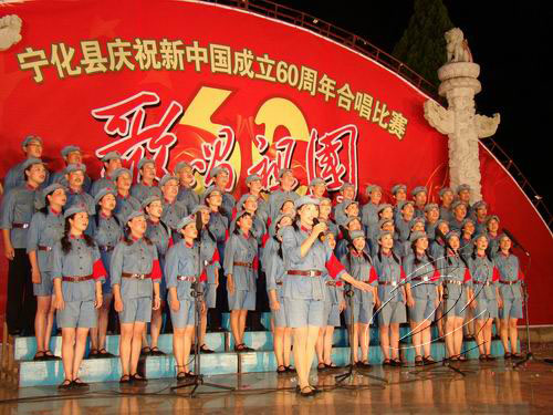 寧化千名干群競唱紅歌迎國慶
