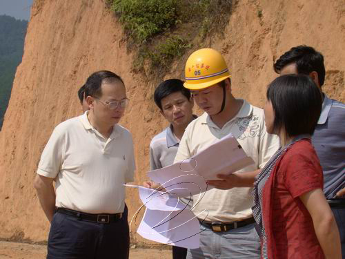 陳忠杰督查在建重點(diǎn)工程　慰問施工一線人員