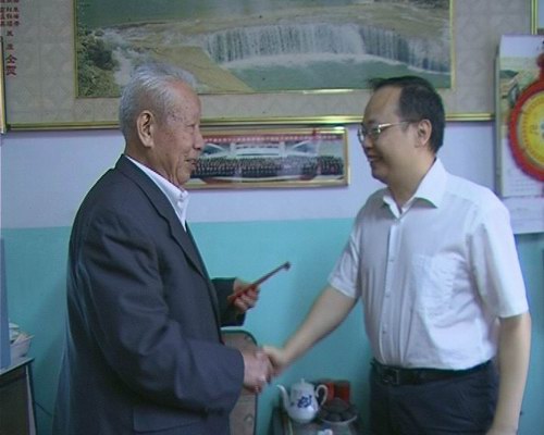 陳忠杰等縣領(lǐng)導(dǎo)重陽佳節(jié)送祝福