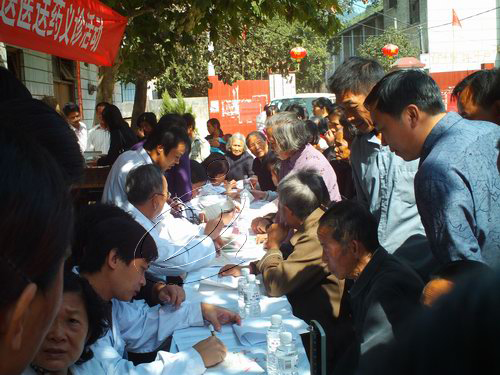 廈門醫(yī)療隊畬鄉(xiāng)送溫暖