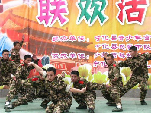 寧化警民聯歡迎新年 軍民魚水情誼深