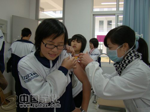 寧化近萬名師生接受第二輪甲流疫苗接種