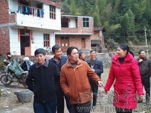 巫福生縣長深入治平畬族鄉(xiāng)慰問調(diào)研