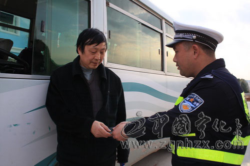 寧化省際春運(yùn)服務(wù)站給司機(jī)送溫馨