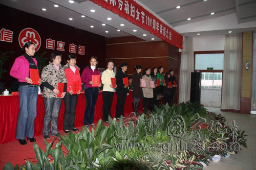 寧化“巾幗建功”“雙學(xué)雙比”先進(jìn)單位和個(gè)人受表彰