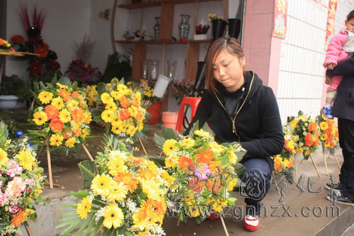 今年清明節(jié)，鮮花祭掃漸成主流