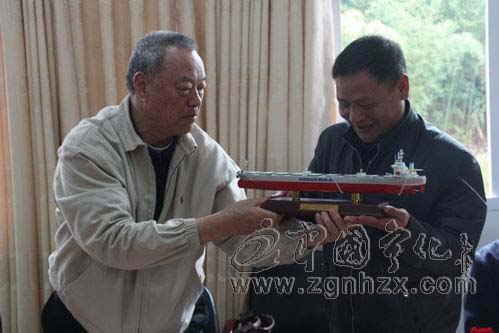 陳忠表回母校曹坊中心學(xué)校與校友座談聯(lián)誼