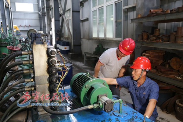 鄧春福：點(diǎn)泥成“金”，煉鎢有術(shù)