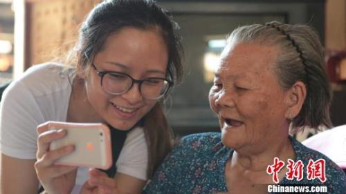 圖為：紀(jì)錄片《二十二》中的老人。　片方供圖 攝