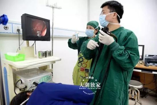 △病人在做胃鏡