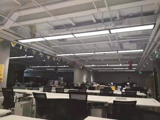 11月5日上午十點，小黃車位于中關村互聯網金融中心5層的辦公室