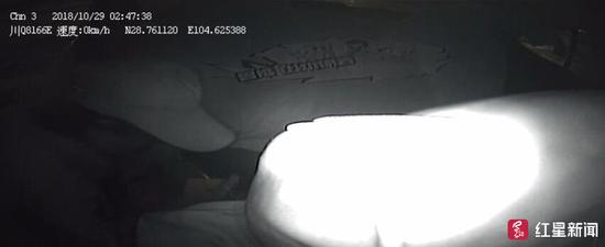 洗車工打開錢包