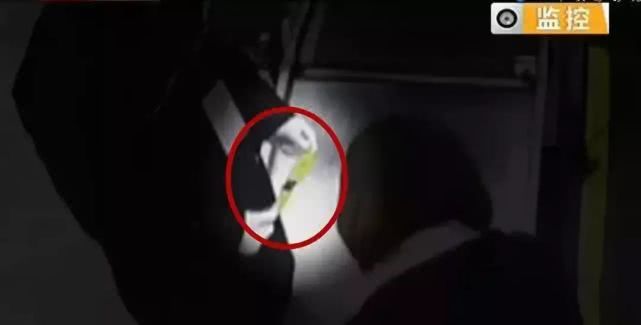 女大學(xué)生張某黛隨身攜帶的刀具