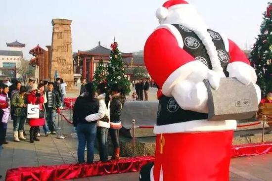 ▲圣誕 ? 讀易經的 ? 老人