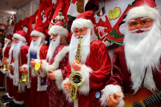 這滿眼的圣誕樹圣誕帽圣誕老人，說它是全球最有圣誕氣氛的地方也不為過了！