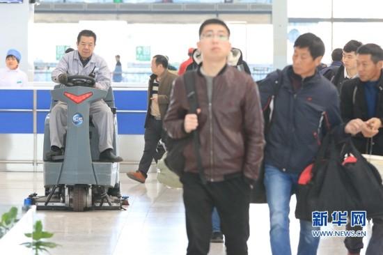 這個(gè)春節(jié)，他的工作要每天“走”一個(gè)馬拉松