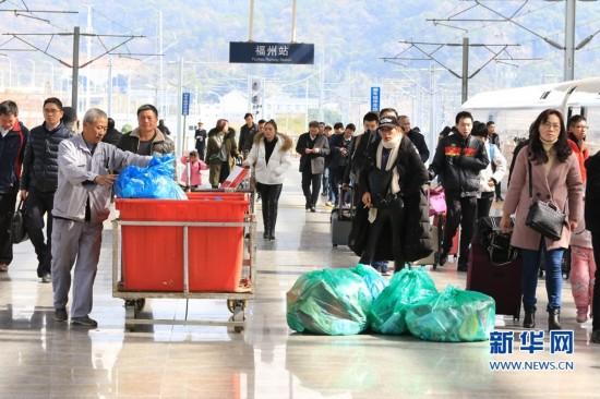 這個(gè)春節(jié)，他的工作要每天“走”一個(gè)馬拉松