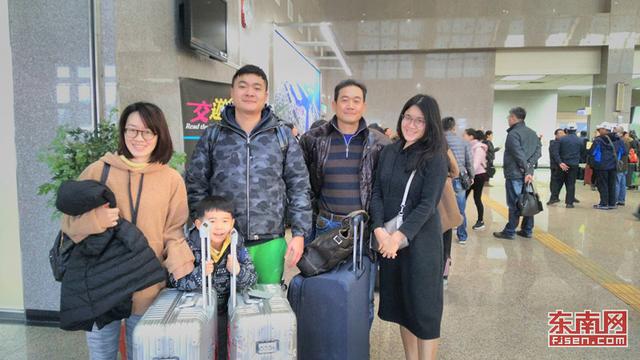 福建“海空雙拼”送臺胞回家 圍爐 有你真好！