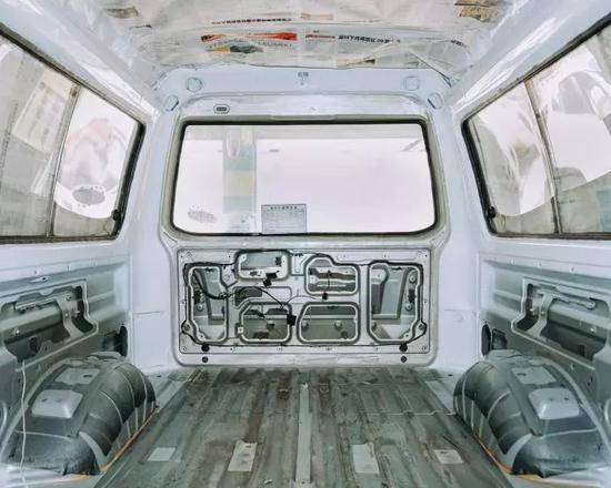 ◆ 增設(shè)柜子、床、灶臺(tái)等生活設(shè)施