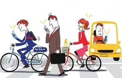 不管是在做什么，總是手機(jī)不離手