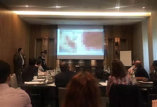 在全球胸外科領域的研討會上，專家們討論徐女士的病情