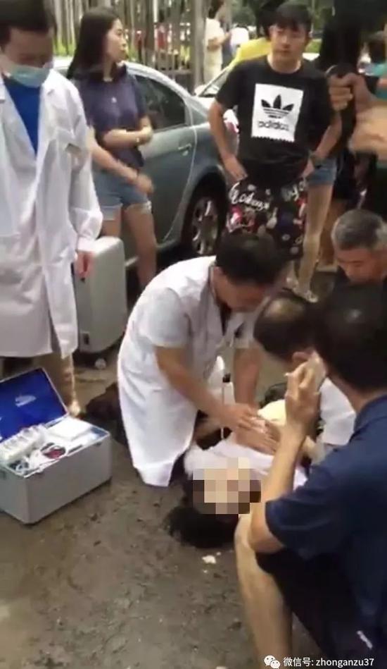 ▲6月8日，醫生為常某進行搶救。視頻截圖