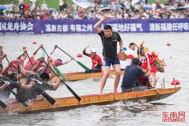 中華龍舟大賽福建福州站首日揮槳