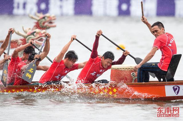 中華龍舟大賽福建福州站首日揮槳
