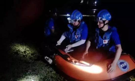 江西8名小學(xué)生結(jié)伴下河游泳 4人不幸溺亡