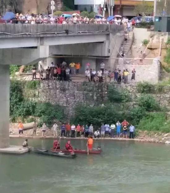 安徽阜陽6少年水溝邊玩耍,2人溺亡