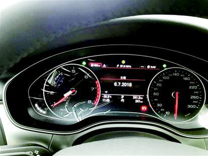 圖為奧迪車儀表盤上顯示故障報(bào)警