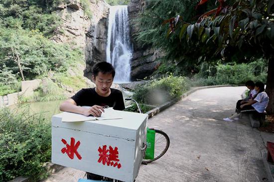 趙龍的冰糕車(chē) &nbsp;受訪者供圖