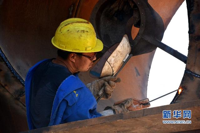 高溫“烤”驗下的石獅造船廠：揮汗如雨忙生產