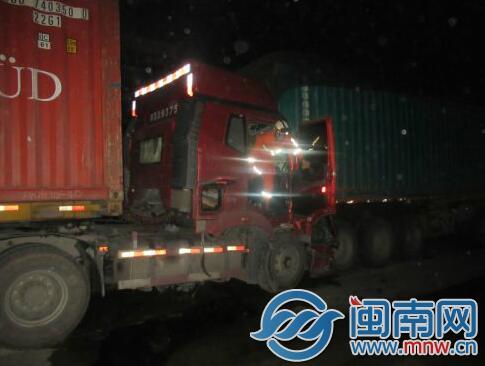 福建清晨兩貨車追尾一人被困 疑疲勞駕駛所致