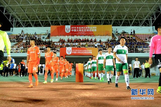 福建晉江：12支國內(nèi)高校足球隊(duì)角逐綠茵場(chǎng)【組圖】
