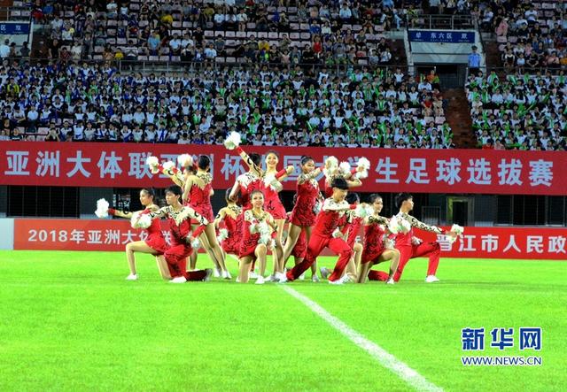 福建晉江：12支國內(nèi)高校足球隊(duì)角逐綠茵場(chǎng)【組圖】