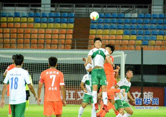 福建晉江：12支國內(nèi)高校足球隊(duì)角逐綠茵場(chǎng)【組圖】