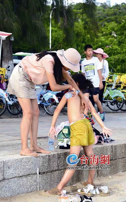 沖澡難！來廈游客呼吁環島路海邊增設公共淋浴設施