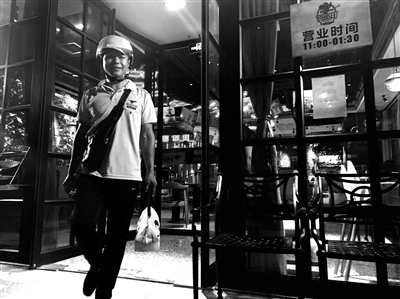 晚9點(diǎn)至12點(diǎn)成外賣點(diǎn)單第三高峰 外賣騎手：不怕熬夜