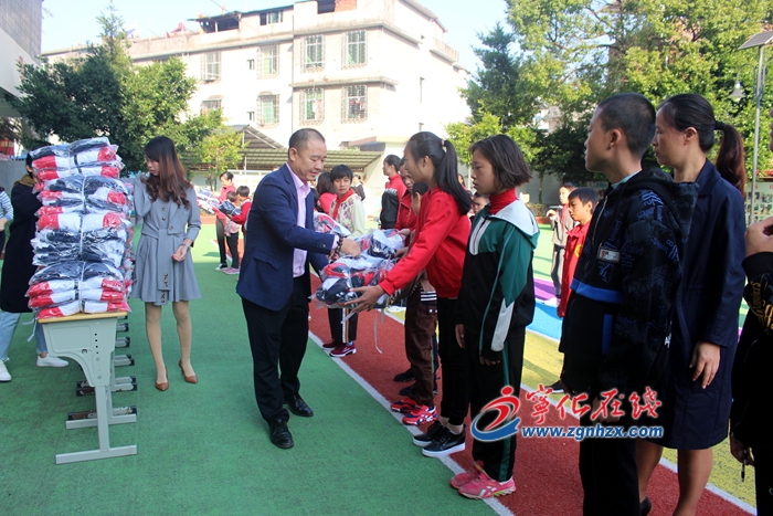 寧化：愛心企業(yè)情暖特校學(xué)子