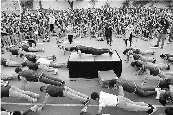 學生下戰書,校長回應“不服來戰”