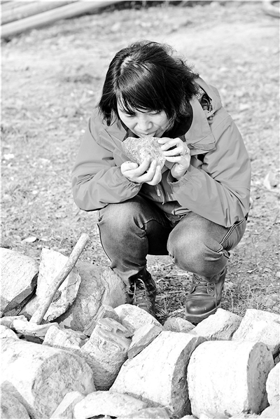 這樣打井也可以?舔石探水女博士澄清“土辦法”