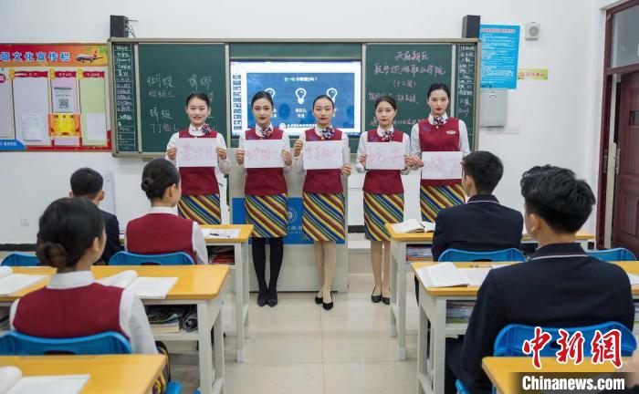 四川一高校開設(shè)四川方言課 專家稱有利于傳統(tǒng)文化保護(hù)