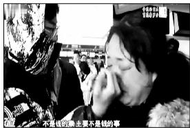 藝考生因航班取消而趕不上復(fù)試，家長急得哭了起來